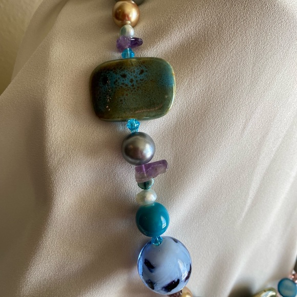 GORGEOUS glass bead and stone, turquoise colored 22” necklace - Picture 4 of 5
